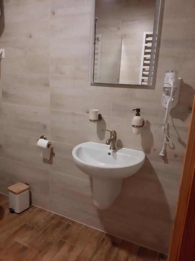 Pod Koziorozcami Hotel Trzebiechow Kültér fotó